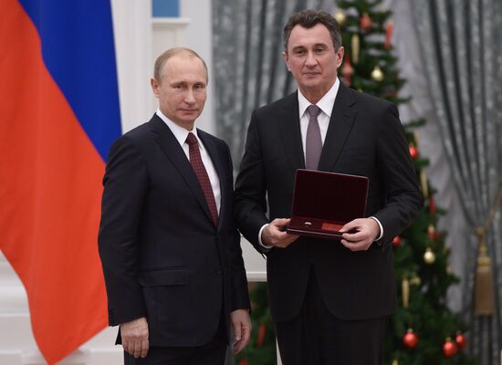В.Путин вручил в Кремле государственные награды