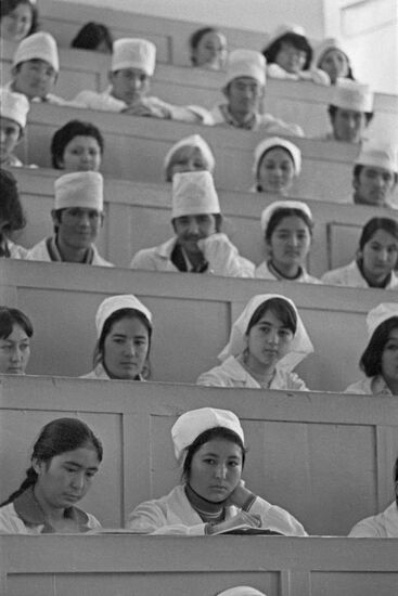 Студенты Ташкентского медицинского института