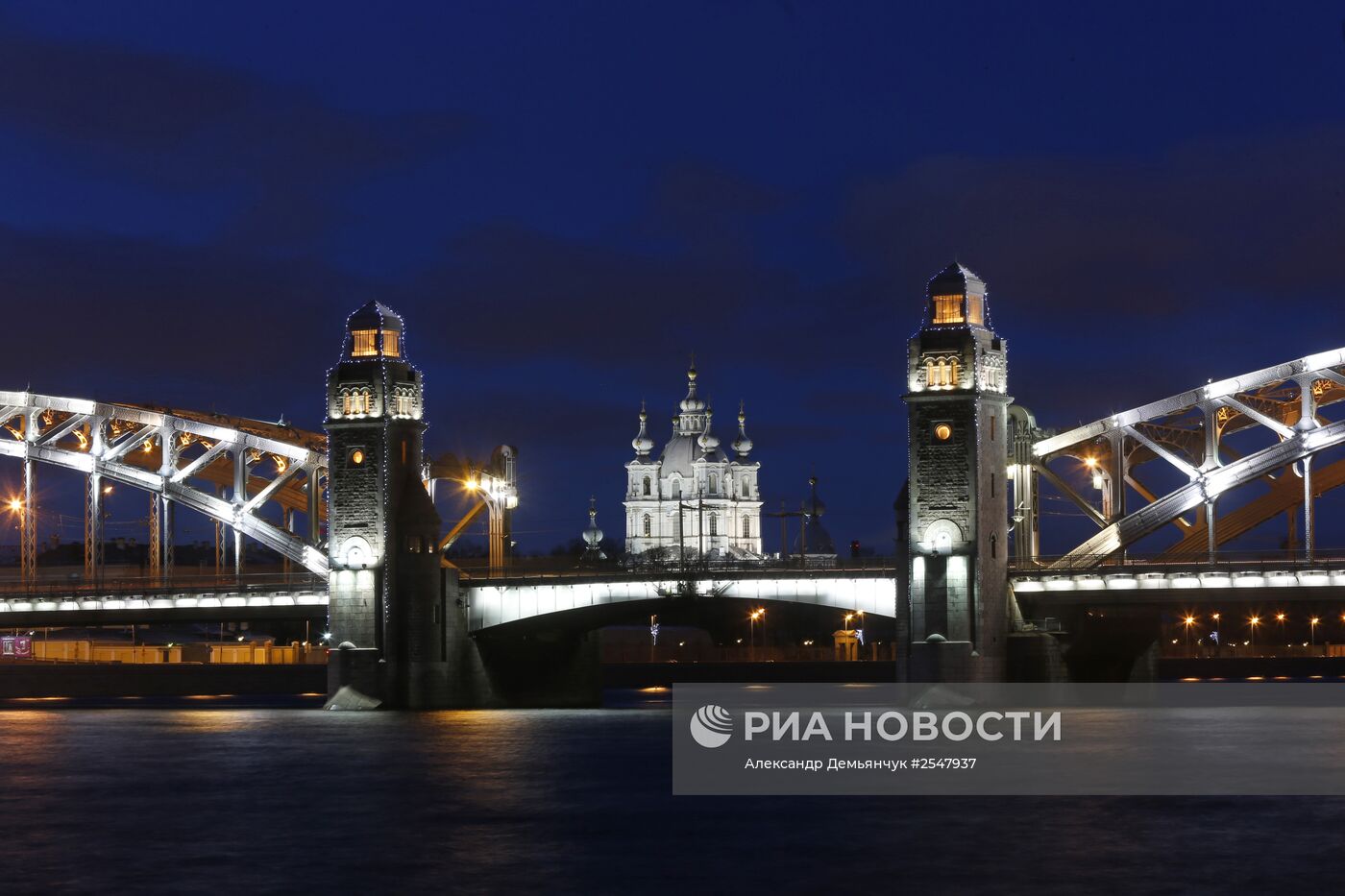 Предновогодний вечерний Санкт-Петербург