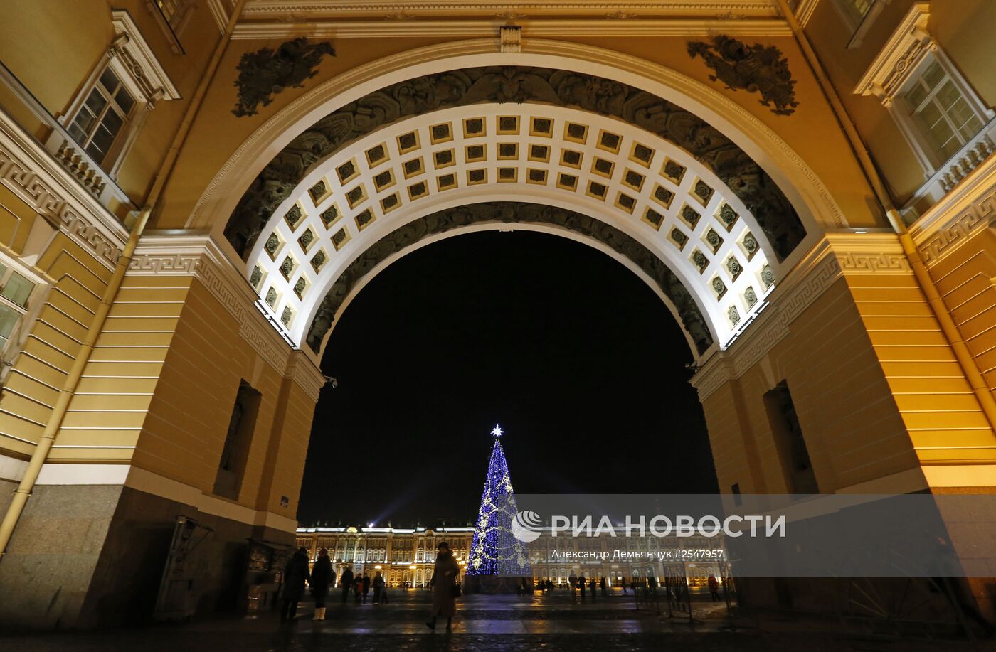 Предновогодний вечерний Санкт-Петербург