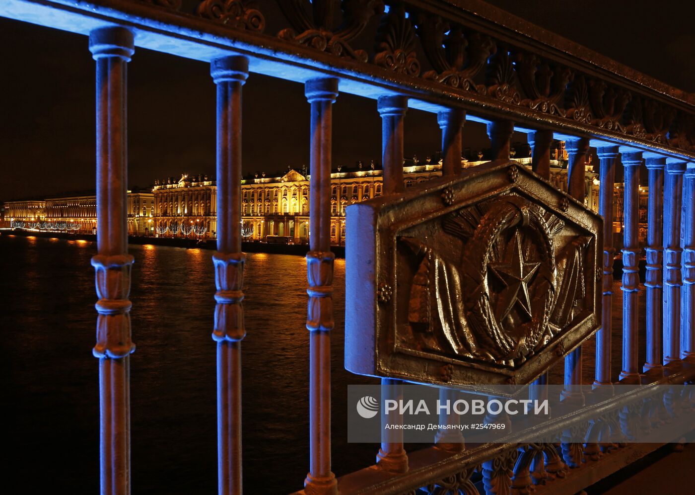 Предновогодний вечерний Санкт-Петербург