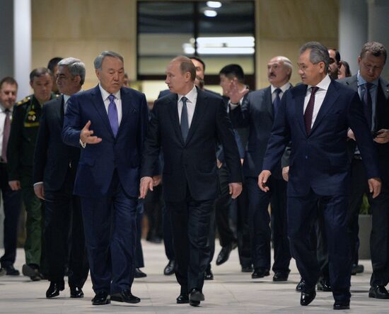 Главы государств – членов ОДКБ посетили Национальный центр управления обороной РФ