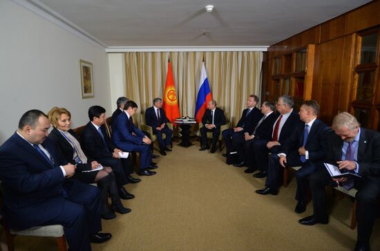 В.Путин провел рабочую встречу с А.Атамбаевым