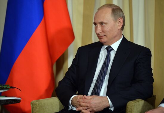 В.Путин провел рабочую встречу с А.Атамбаевым
