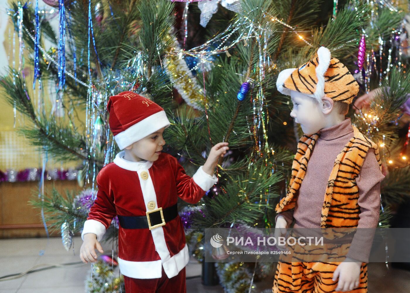 Новогодняя елка для детей беженцев из Украины в Ростовской области