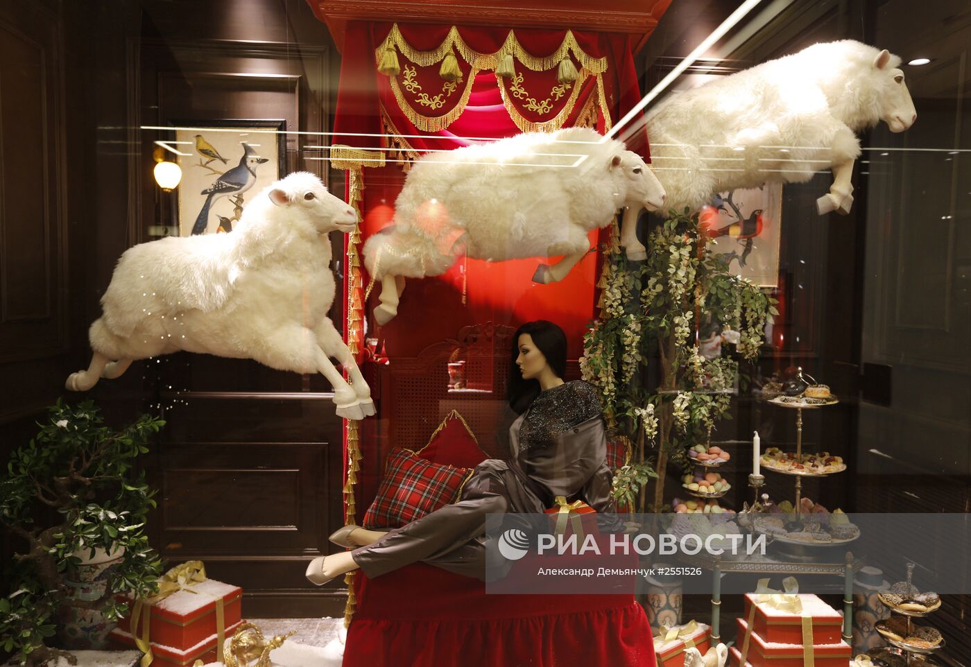 Новогодние украшения Невского проспекта в Санкт-Петербурге