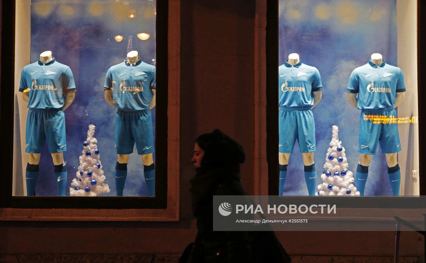 Новогодние украшения Невского проспекта в Санкт-Петербурге