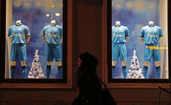 Новогодние украшения Невского проспекта в Санкт-Петербурге