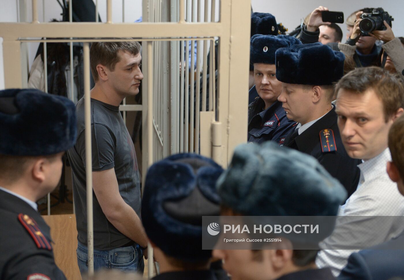 Оглашение приговора братьям Навальным в Замоскворецком суде