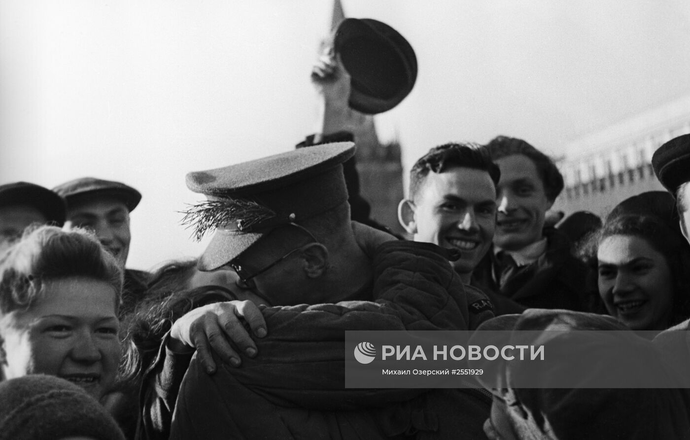 На Красной площади в день окончания ВОВ
