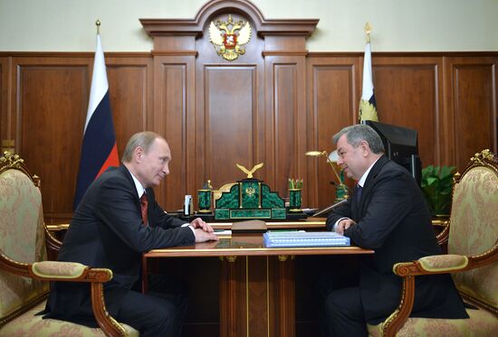 Президент РФ В.Путин встретился с губернатором Калужской области А.Артамоновым
