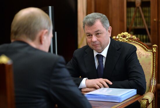 Президент РФ В.Путин встретился с губернатором Калужской области А.Артамоновым