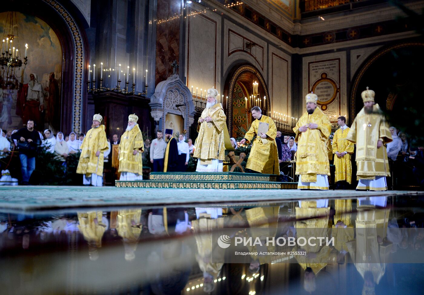 Рождественское богослужение в храме Христа Спасителя