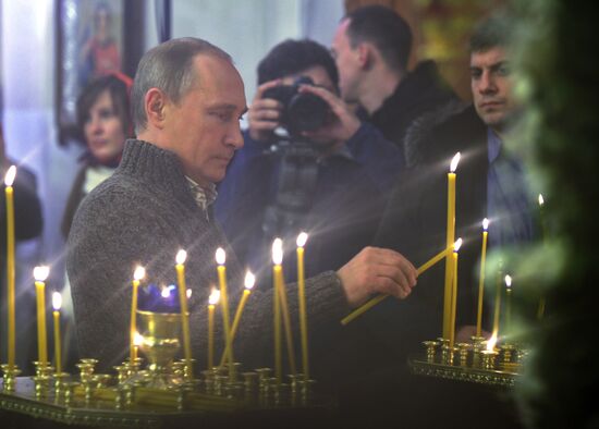 Президент РФ В.Путин посетил Рождественское богослужение