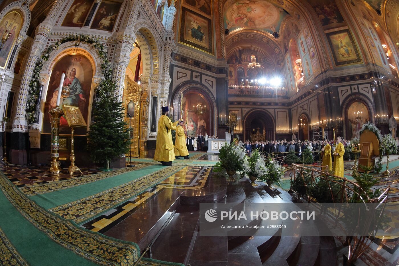 Премьер-министр РФ Д.Медведев посетил Рождественское богослужение в храме Христа Спасителя