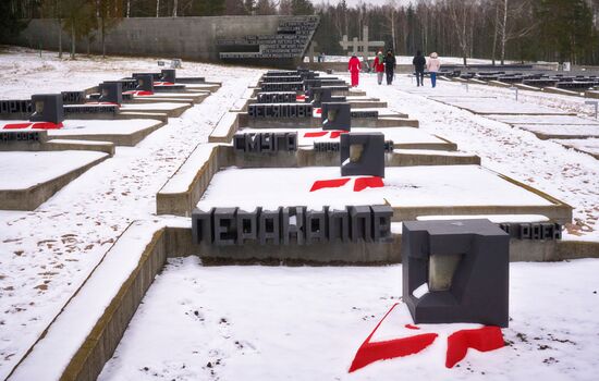 Мемориальный комплекс "Хатынь" в Белоруссии