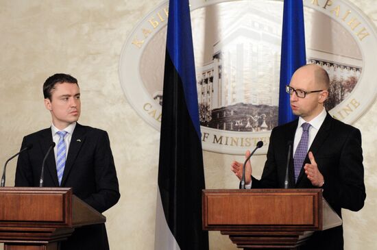 Премьер-министр Украины А. Яценюк провел рабочую встречу с премьер-министром Эстонии Т. Рыйвасом