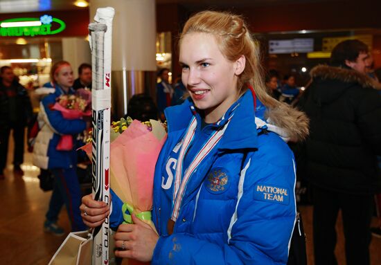 Прилет женской молодежной сборной России по хоккею