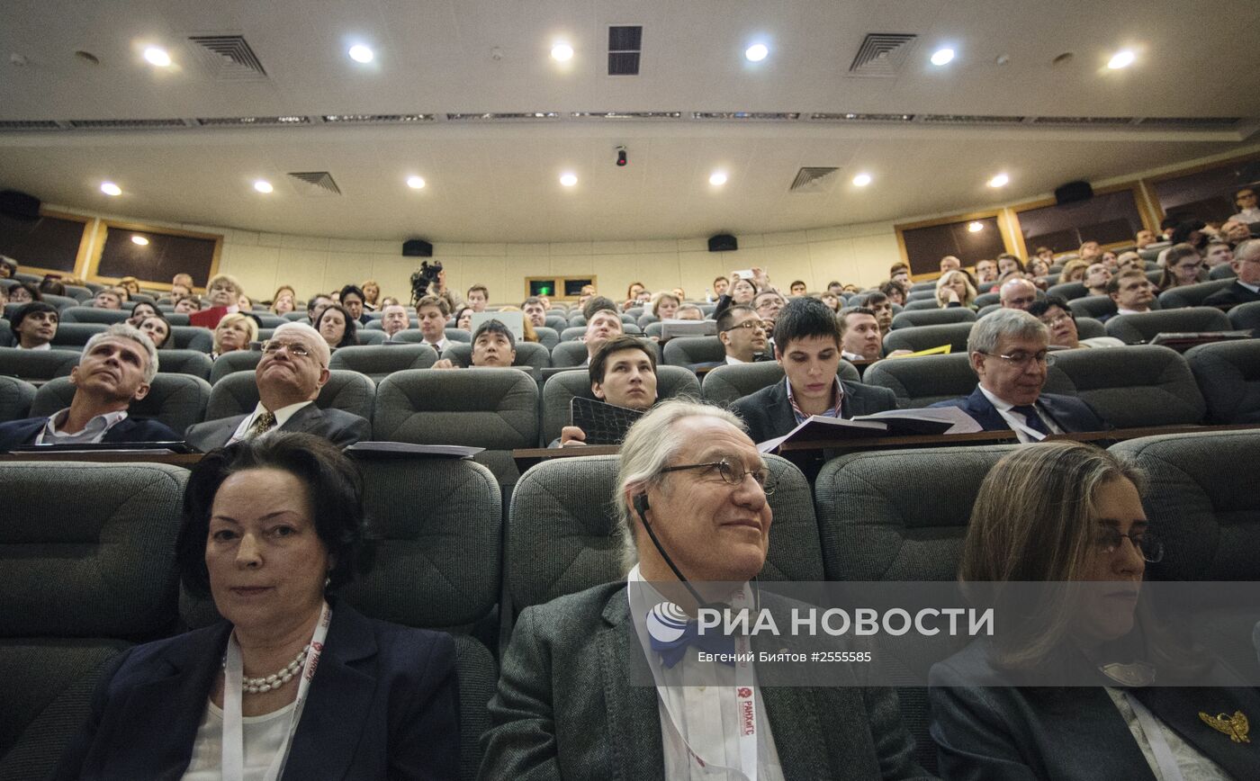 Гайдаровский форум 2015 "Россия и мир : новый вектор". День второй