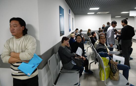 Выдача первых патентов в Едином миграционном центре Московской области