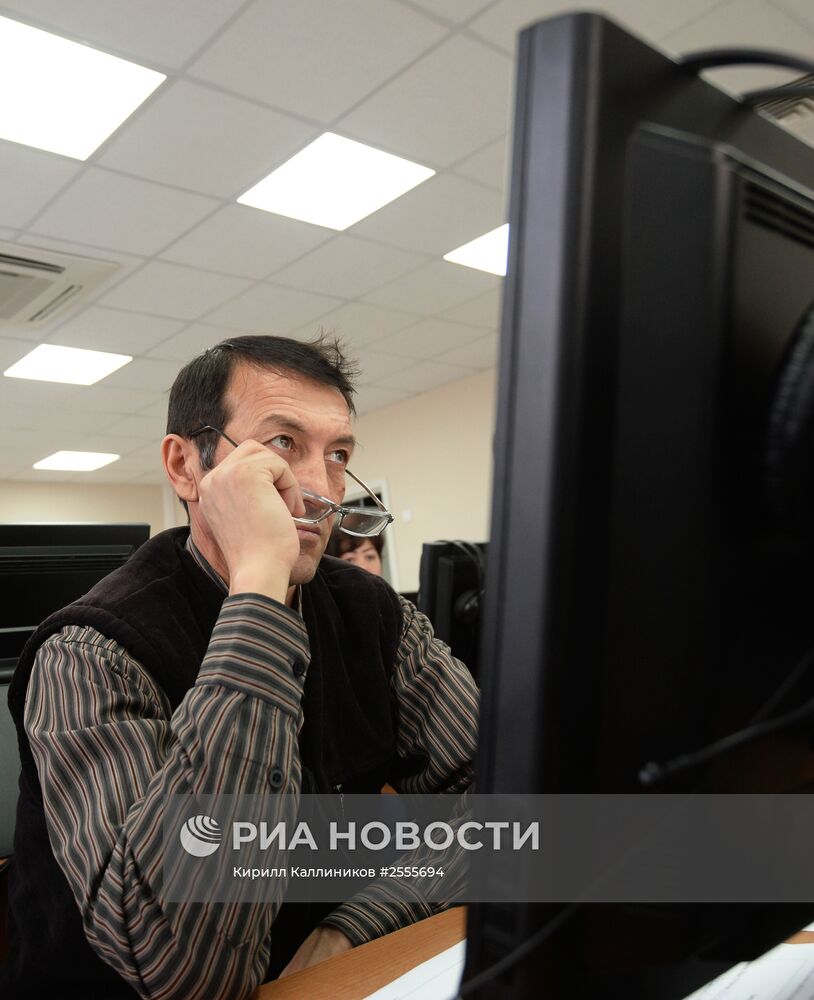 Выдача первых патентов в Едином миграционном центре Московской области