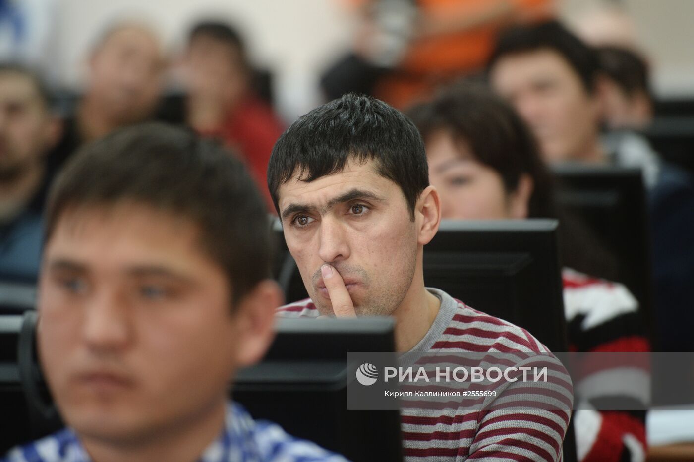 Выдача первых патентов в Едином миграционном центре Московской области