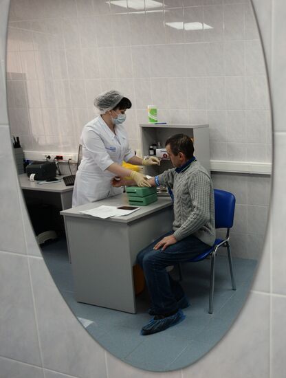 Выдача первых патентов в Едином миграционном центре Московской области