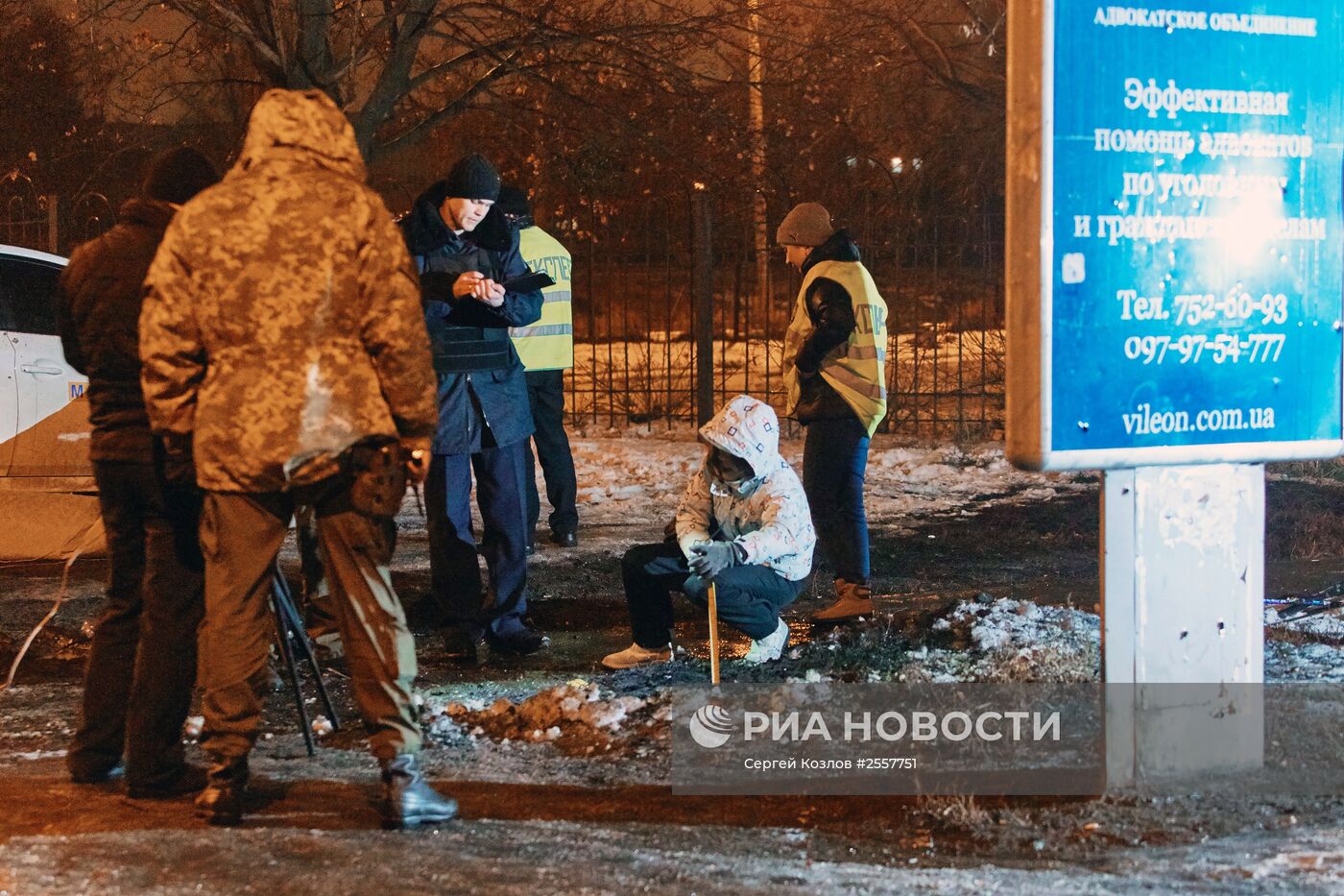 Последствия взрыва у здания Московского районного суда в Харькове