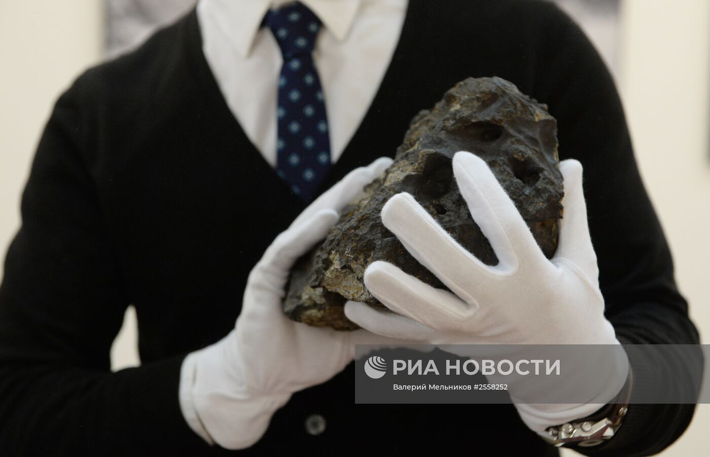 Осколок Челябинского метеорита доставлен в Москву