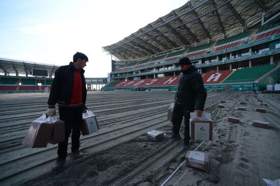 Замена газона на стадионе Ахмат-Арена в Грозном