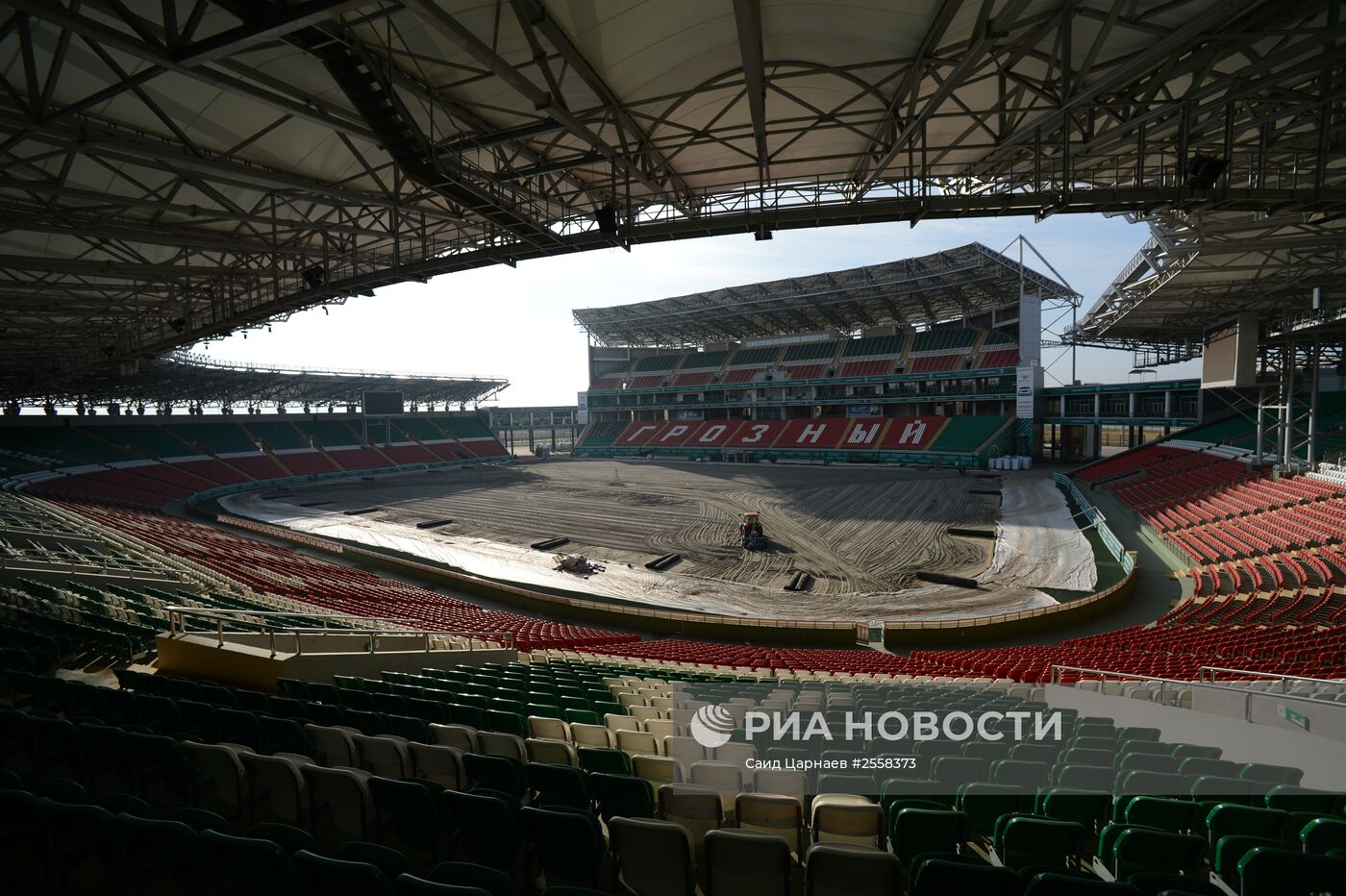 Замена газона на стадионе Ахмат-Арена в Грозном