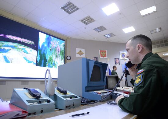 Несение боевого дежурства офицерами командного пункта станции "Дон-2Н"