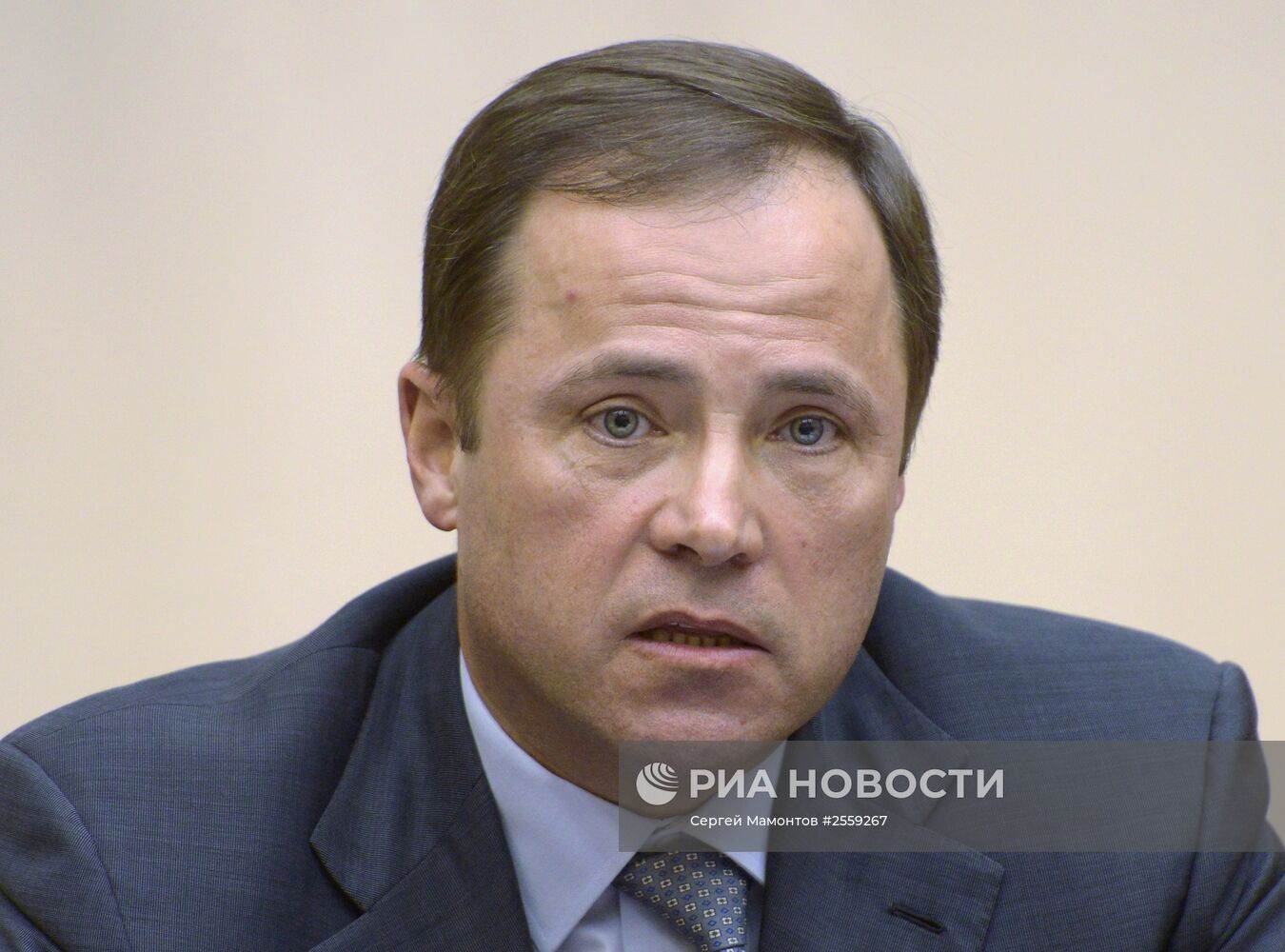 Вице-премьер РФ Д.Рогозин представил коллективу Роскосмоса нового главу И.Комарова