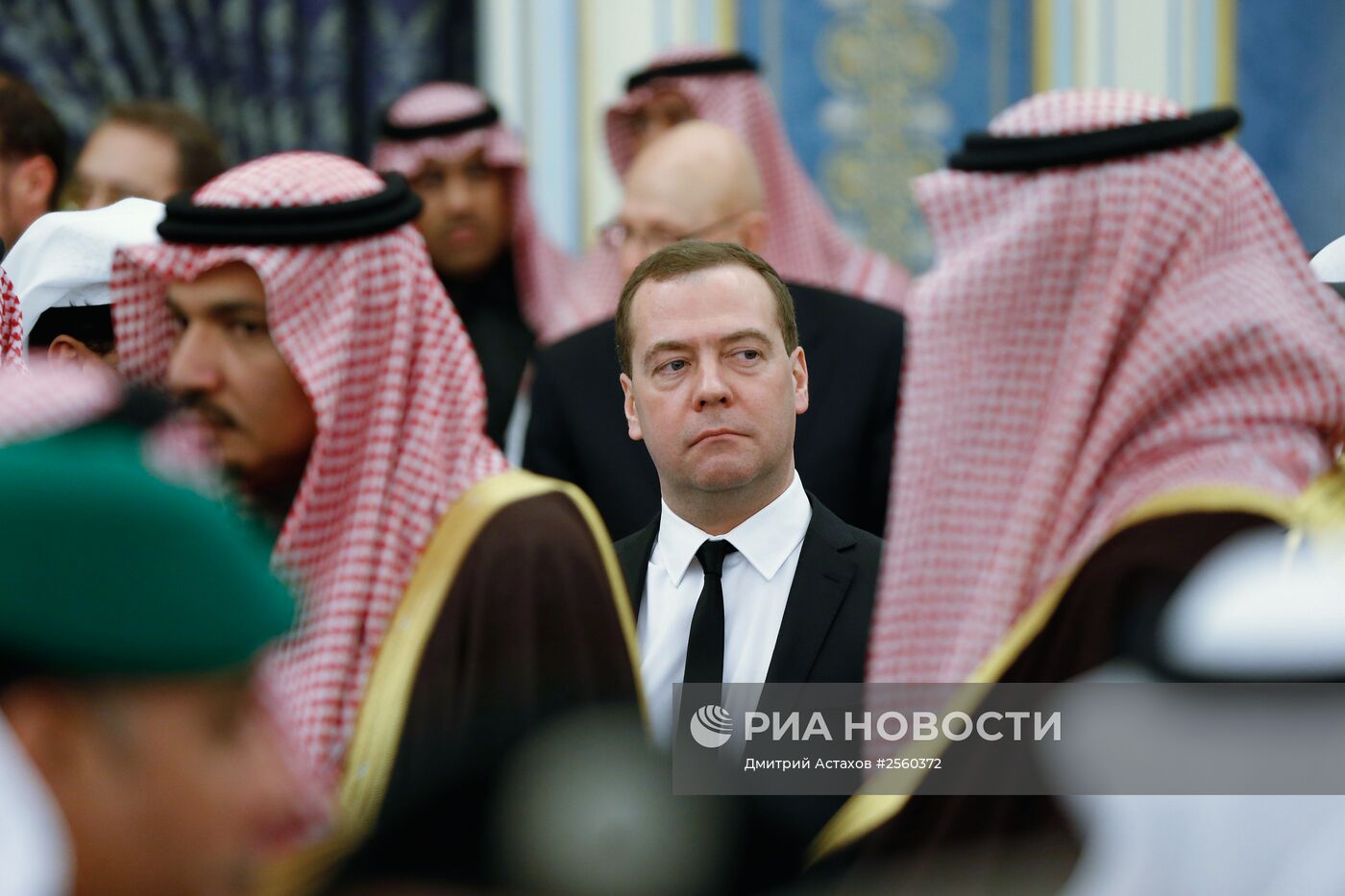 Премьер-министр РФ Дмитрий Медведев принял участие в траурной церемонии в связи с кончиной короля Саудовской Аравии