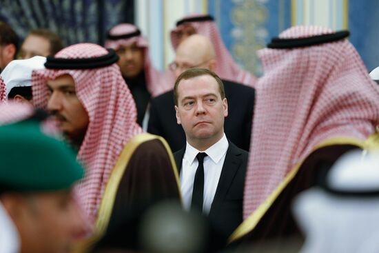 Премьер-министр РФ Дмитрий Медведев принял участие в траурной церемонии в связи с кончиной короля Саудовской Аравии