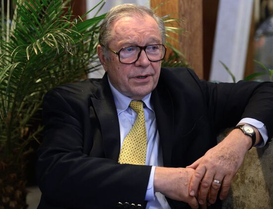 Репетиция комедии "Та еще семейка" режиссера Кшиштофа Занусси