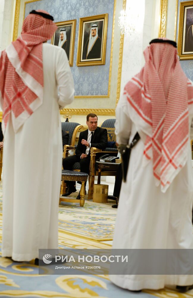 Премьер-министр РФ Дмитрий Медведев принял участие в траурной церемонии в связи с кончиной короля Саудовской Аравии
