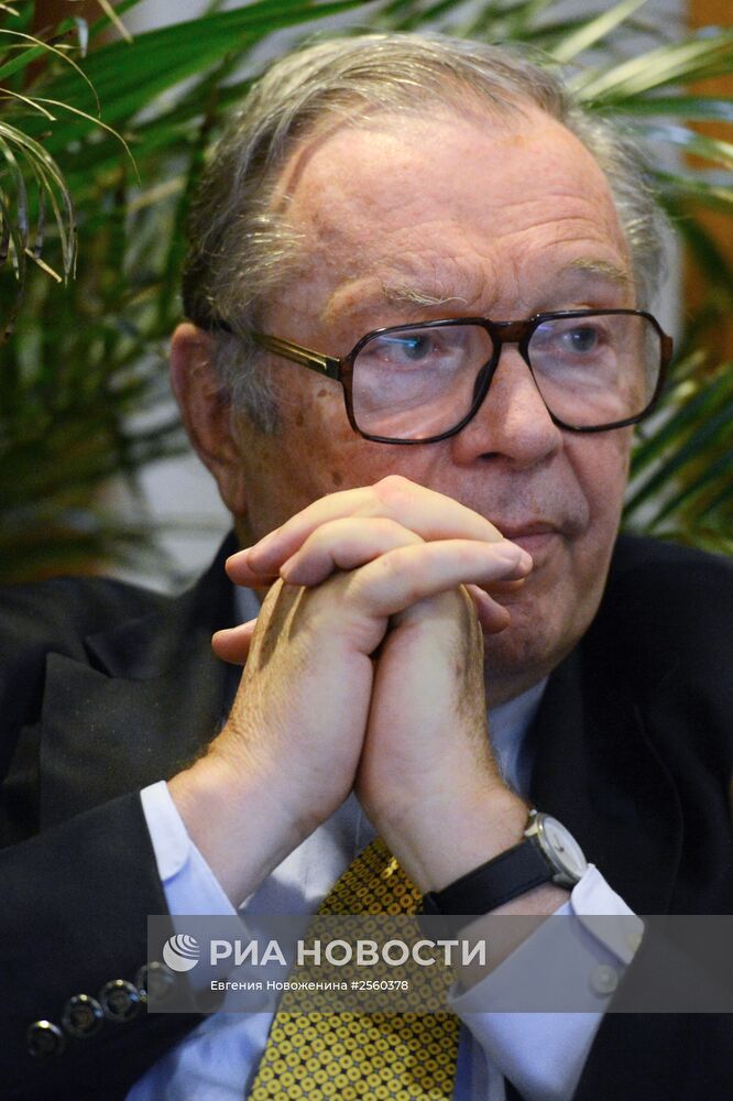 Репетиция комедии "Та еще семейка" режиссера Кшиштофа Занусси