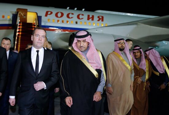 Премьер-министр РФ Дмитрий Медведев принял участие в траурной церемонии в связи с кончиной короля Саудовской Аравии