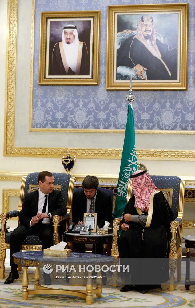 Премьер-министр РФ Дмитрий Медведев принял участие в траурной церемонии в связи с кончиной короля Саудовской Аравии