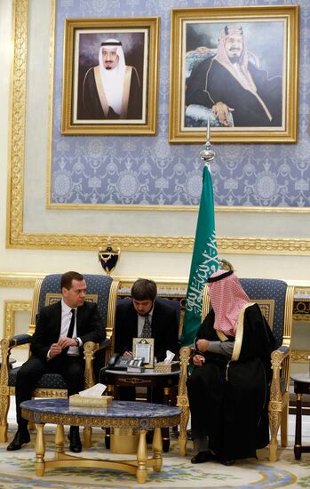 Премьер-министр РФ Дмитрий Медведев принял участие в траурной церемонии в связи с кончиной короля Саудовской Аравии