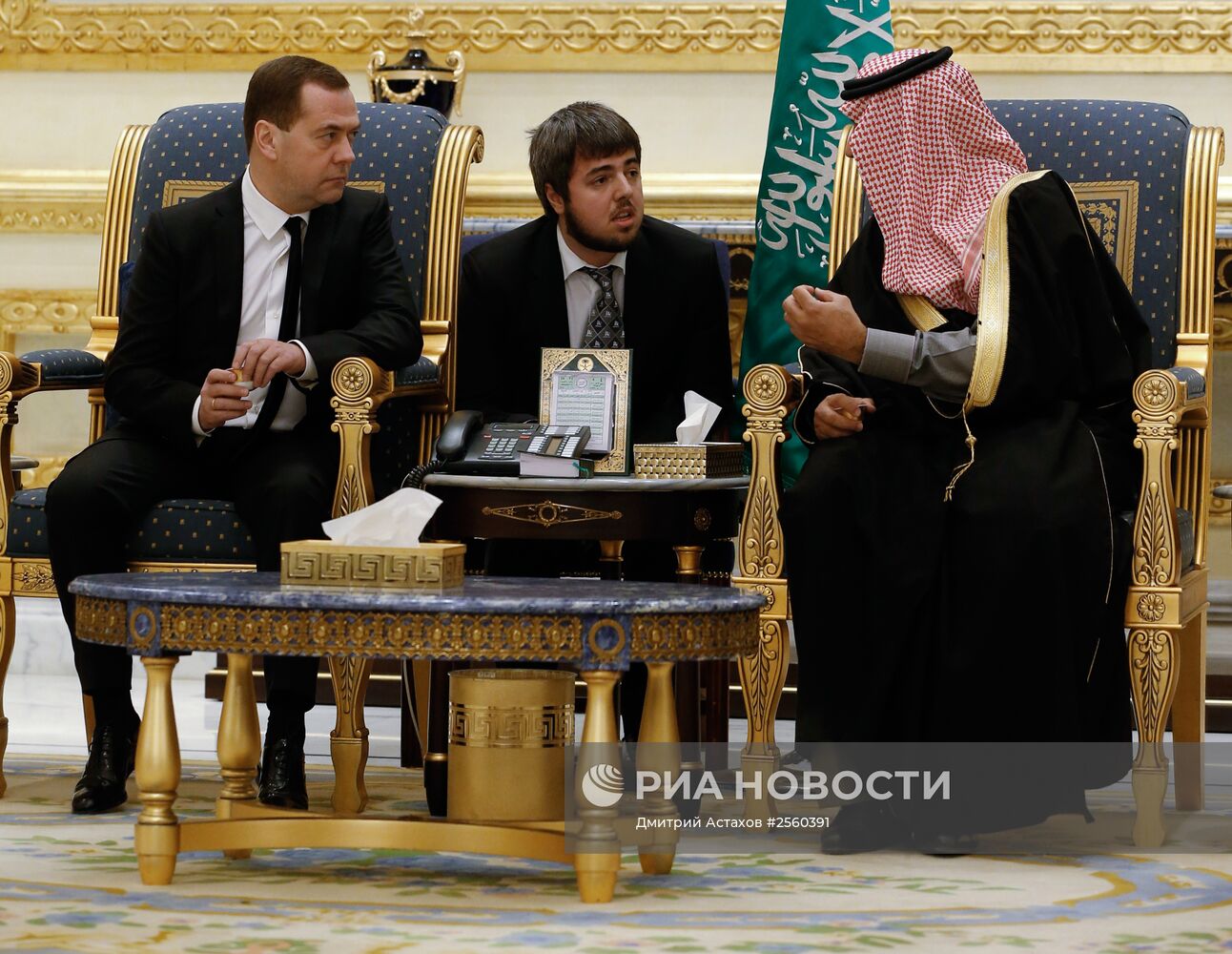 Премьер-министр РФ Дмитрий Медведев принял участие в траурной церемонии в связи с кончиной короля Саудовской Аравии