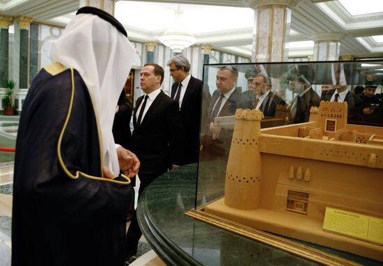 Премьер-министр РФ Дмитрий Медведев принял участие в траурной церемонии в связи с кончиной короля Саудовской Аравии