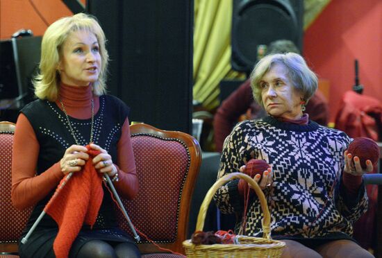 Репетиция
комедии "Та еще семейка" режиссера
Кшиштофа Занусси