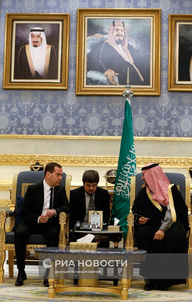 Премьер-министр РФ Дмитрий Медведев принял участие в траурной церемонии в связи с кончиной короля Саудовской Аравии