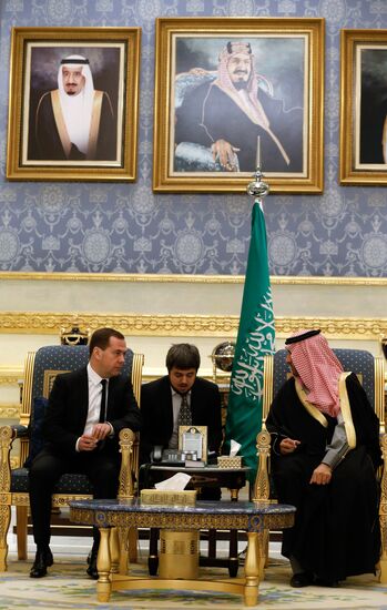 Премьер-министр РФ Дмитрий Медведев принял участие в траурной церемонии в связи с кончиной короля Саудовской Аравии