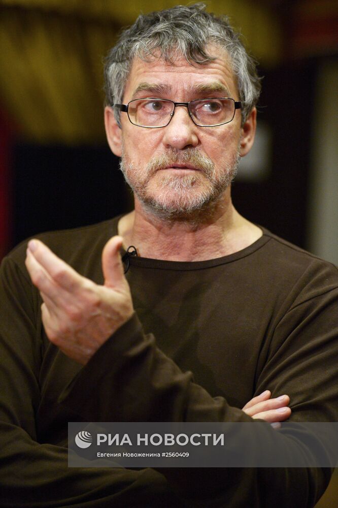 Репетиция
комедии "Та еще семейка" режиссера
Кшиштофа Занусси