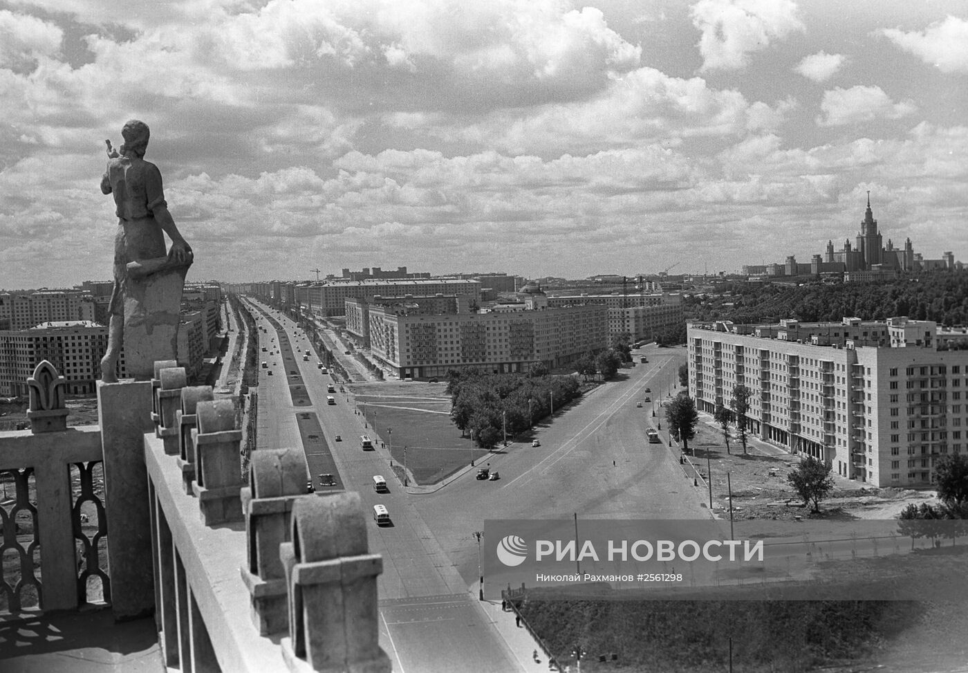 Вид на Ленинский проспект