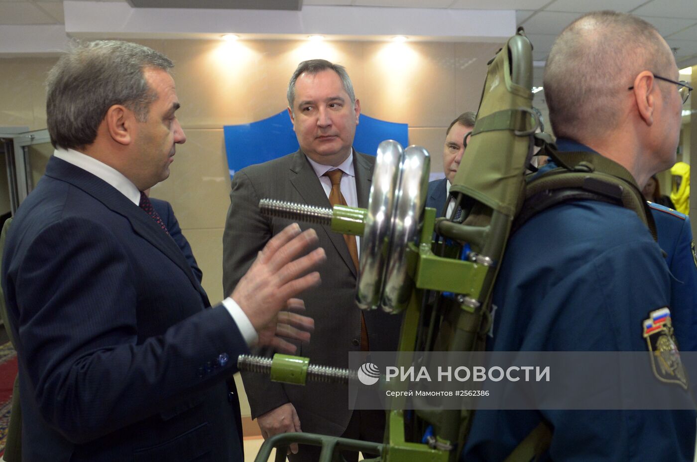 Вице-премьер РФ Дмитрий Рогозин посетил всероссийский сбор руководящего состава МЧС РФ