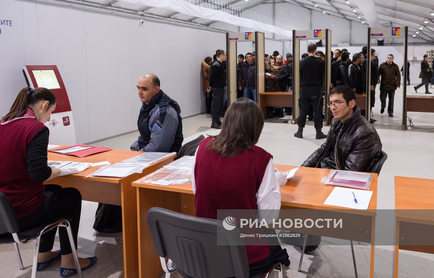 Мэр Москвы С.Собянин осмотрел новый многофункциональный миграционный центр